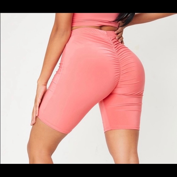 PrettyLittleThing Pants - PrettyLittleThing Ruched Short